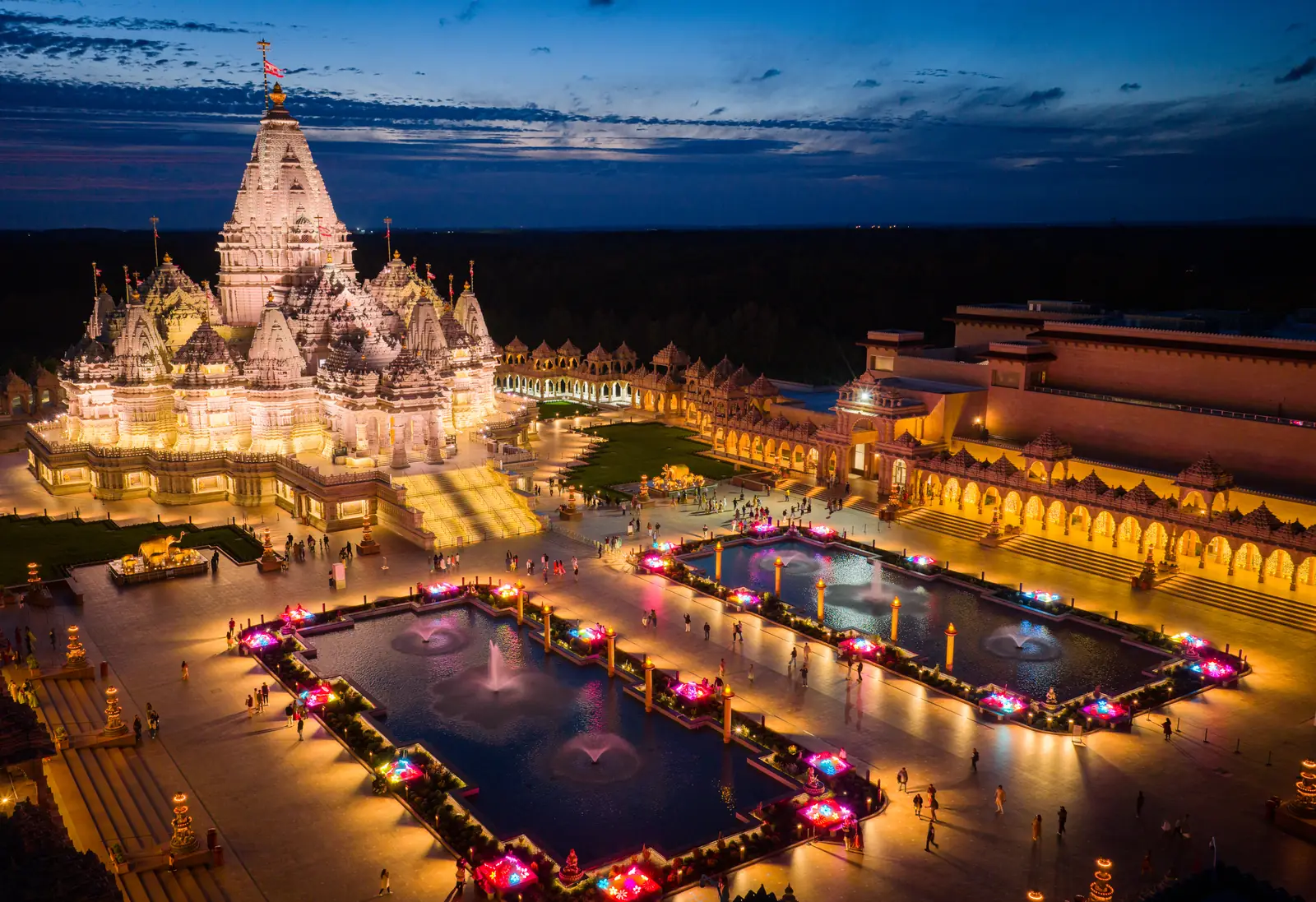 BAPS Swaminarayan Akshardham Mahamandir illuminated at night